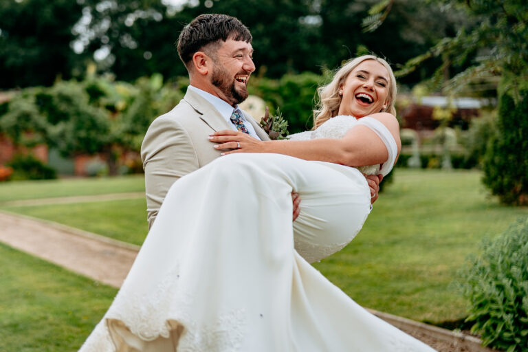 wedding photography staffordshire thorpe gardens